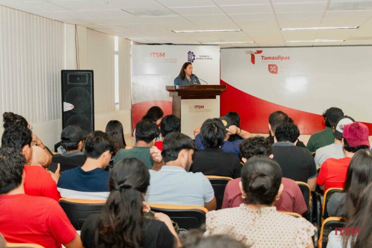 Asisten estudiantes del Tec Mante a conferencia sobre el papel transformador de la educación