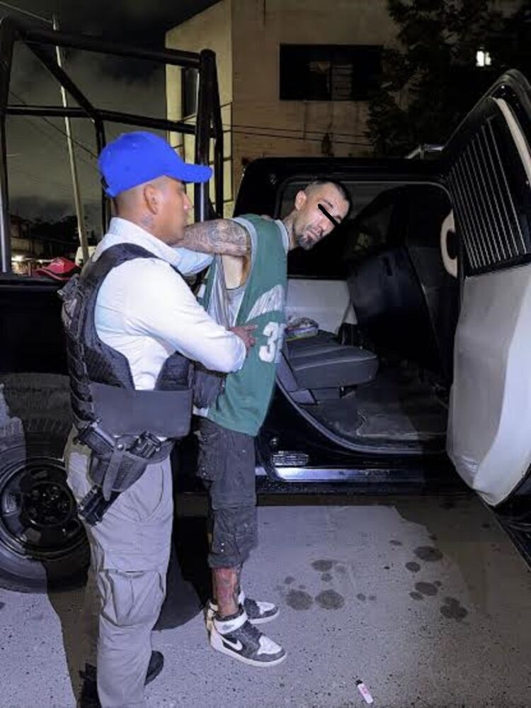 Detienen a cuatro con moto robada y otra con placa colgada