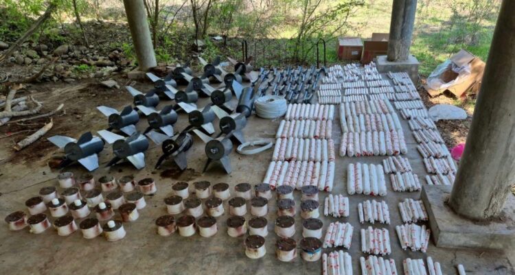 Aseguran minas, explosivos para ser lanzados con dron, arsenal y vehículos