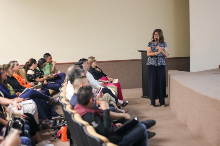 Capacita SEBIEN en salud mental y trabajo en equipo