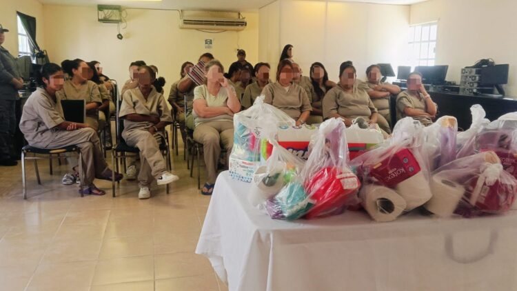 Mujeres del CEDES Reynosa reciben artículos de higiene personal, fórmulas lácteas y pañales