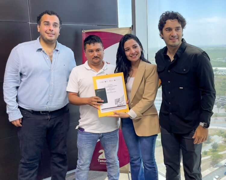 Entrega STPS sobres de viaje a trabajadores que participarán en programas de empleo en el extranjero en Estados Unidos y Alemania