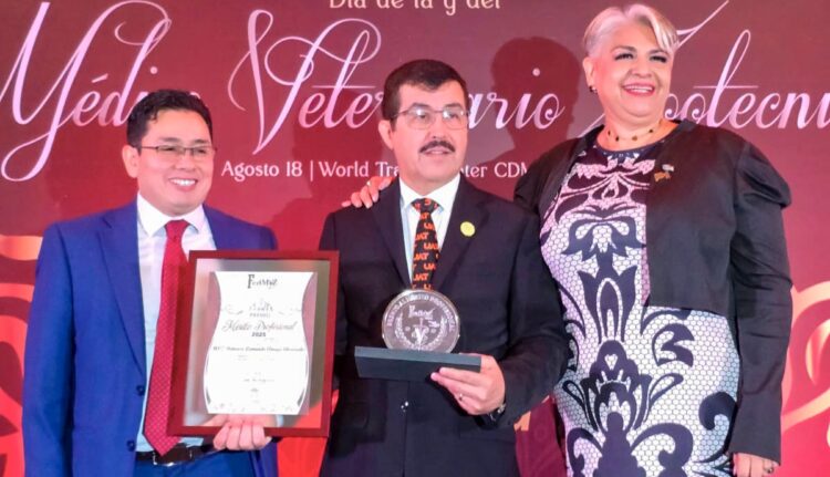 Recibe Dámaso Anaya Premio Nacional al Mérito Profesional 2025