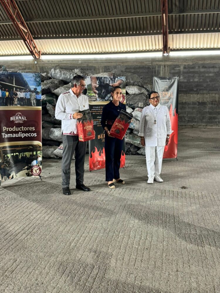 Recorrió presidenta empacadora de carbón vegetal “El Bernal