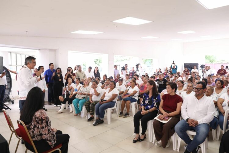 Atiende gobernador demandas de las mujeres despicadoras en Tampico