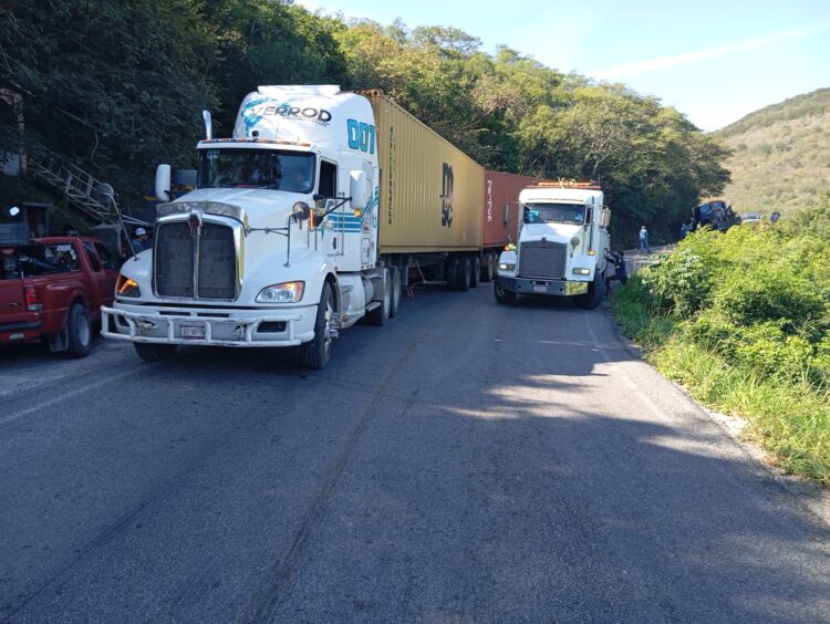 Liberan productores vías de comunicación en Tamaulipas