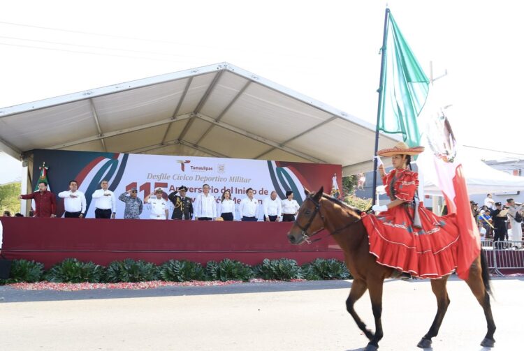 Desfilan miles de jóvenes en el 115 aniversario de la Revolución Mexicana en Ciudad Victoria, Tamaulipas