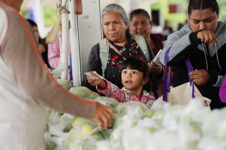 Beneficia DIF Tamaulipas a familias de González con la Feria Mercado de Alimentos