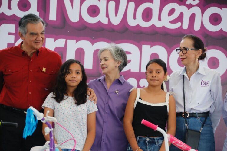 Apapachan Américo y María a las familias de Higuerillas con la Brigada Navideña Transformando Familias