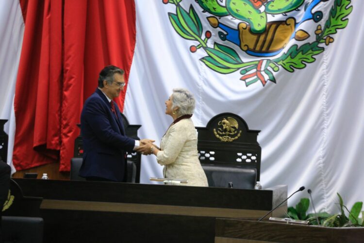 Entrega gobernador Medalla al Mérito «Luis García de Arellano» a Cecilia Imelda Lugo Cruz