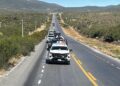 Escolta Guardia Estatal caravana de 250 vehículos de paisanos en la Carretera Federal 101