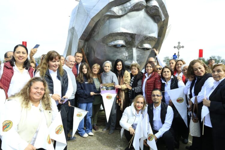 Entrega María de Villarreal las pupilas de la Virgen de la Misericordia
