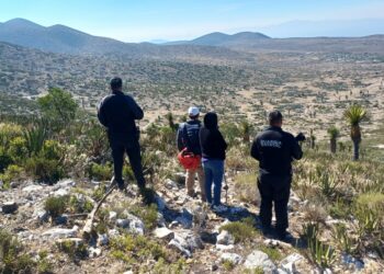 Guardia Estatal rescata a pareja extraviada en sierra de Bustamante