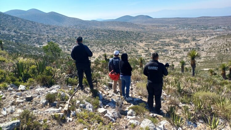 Guardia Estatal rescata a pareja extraviada en sierra de Bustamante