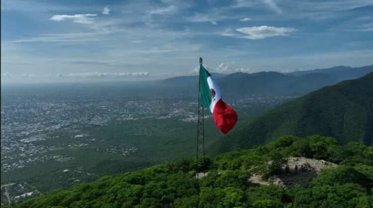 Fortalece Gobierno del Estado identidad nacional con Bandera Monumental en el Cuartel Militar de Ciudad Victoria