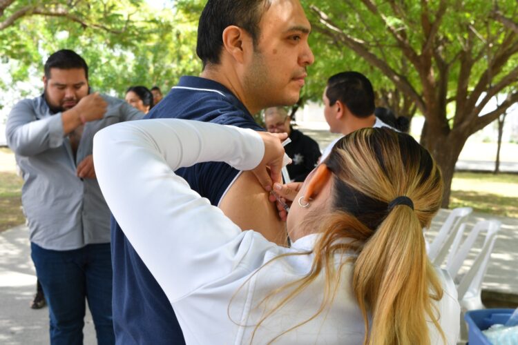 SSPT e ISSSTE realizan campaña de vacunación en Complejo Estatal de Seguridad Pública