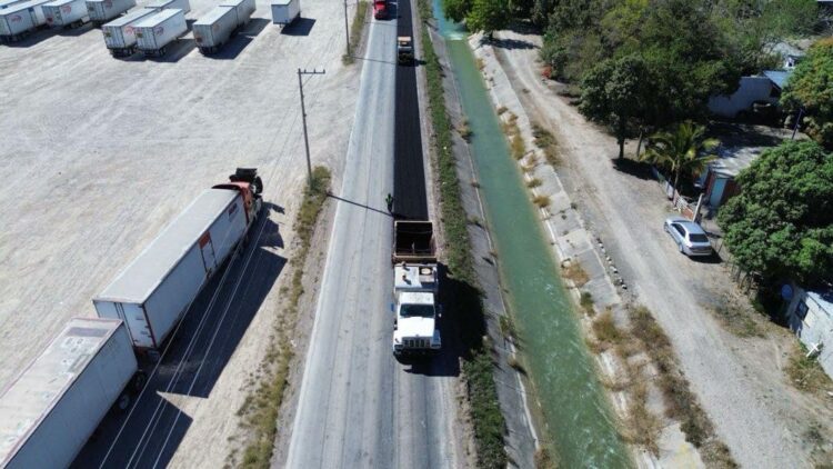 Realiza gobierno de Américo trabajos de conservación en carretera estatal