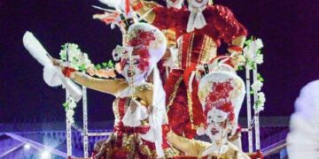 Desfile del carnaval en el sur con más de 60 participantes
