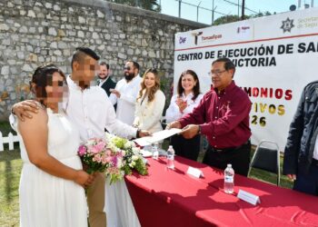 Celebran matrimonios colectivos en CEDES Victoria