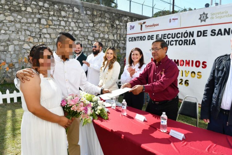 Celebran matrimonios colectivos en CEDES Victoria