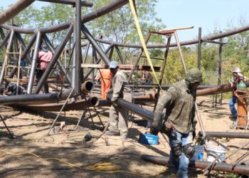 Construye Gobierno de Tamaulipas cubierta sobre concha acústica del parque Siglo XXI en Victoria