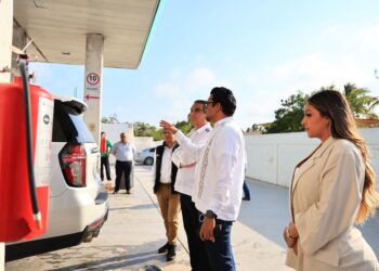 Supervisa Américo Villarreal operaciones y despacho de la Gasolinera del Pueblo