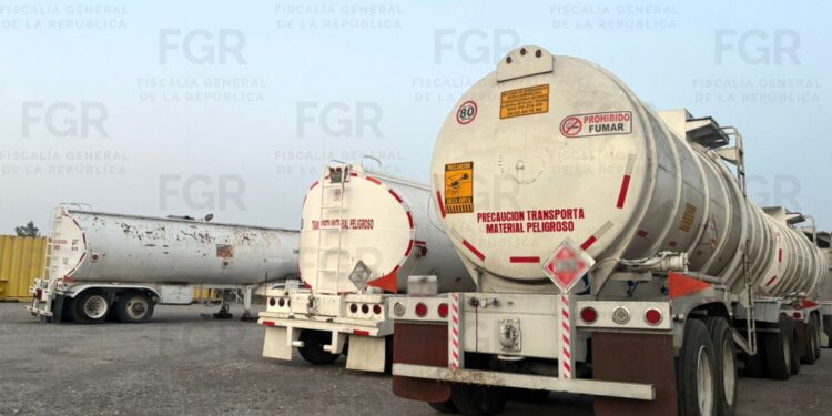 Asegura FGR 2.1 millones de huachicol, tractocamiones y un inmueble en Reynosa