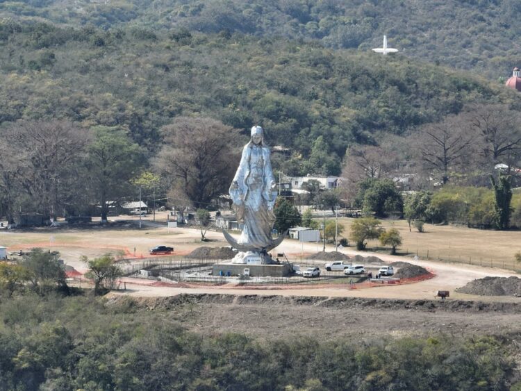 Embellece Gobierno del Estado el monumento a la Virgen de El Chorrito con moderna plazoleta