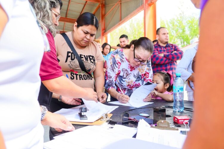 Entrega SEBIEN apoyos sociales en Cruillas