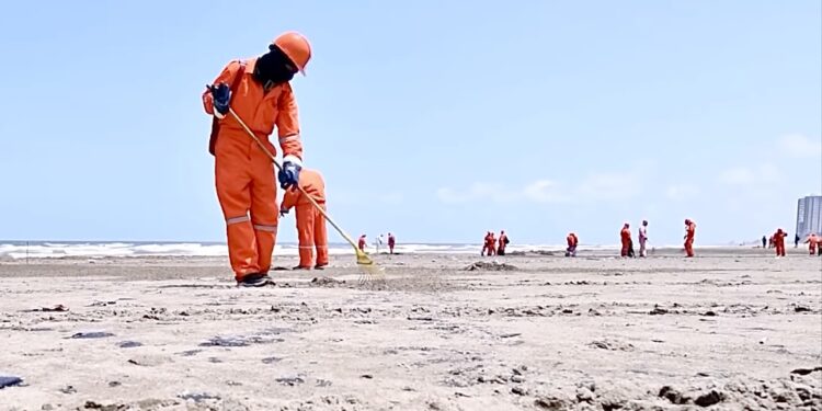 Refuerzan acciones ante presencia de hidrocarburos en el Golfo de México