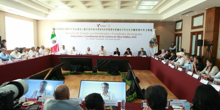 Recibe Américo cartera de proyectos 2026 y exhorta a munícipes a ejercer recursos con honestidad