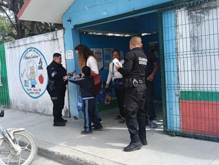 Refuerza Guardia Estatal de Género proximidad con niños y niñas en planteles de educación básica