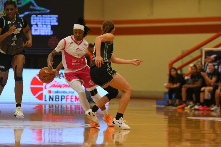 CorreBasket recibe a Adelitas de Chihuahua