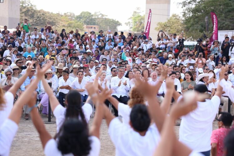 Américo y María de Villarreal reconocen la historia y el trabajo de las despicadoras de Tamaulipas