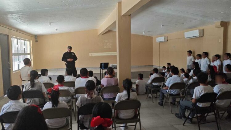 *Reciben estudiantes, madres de familia y docentes orientación en ciberseguridad