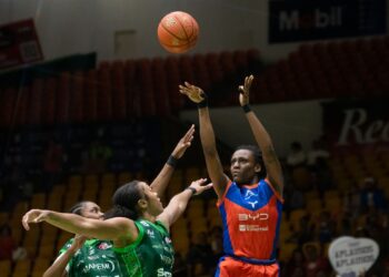 Correcaminos cede el primero de la serie