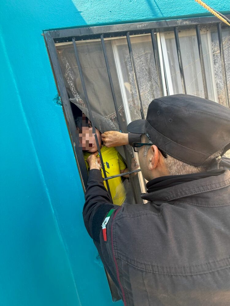 Guardia Estatal de Género salva a niño de ser asfixiado por un cincho