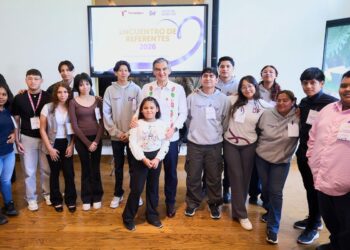 Dialogan Américo y María de Villarreal con habitantes de los polígonos de atención de Lazos del Bienestar