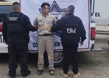 Detienen a presunto impostor de la CFE en Victoria