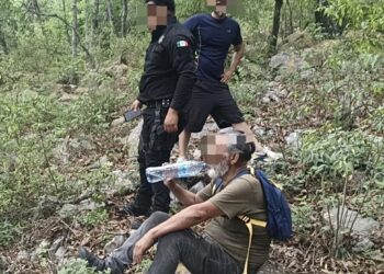 Rescatan a adulto mayor y niño extraviados en Pino Solo