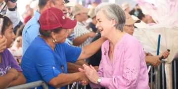 Celebran Américo y María a las madres y llevan brigada de servicios a Abasolo
