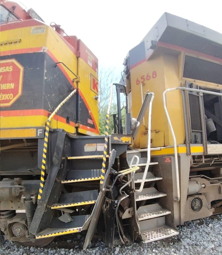 Choque de locomotoras en Nuevo Laredo deja un lesionado