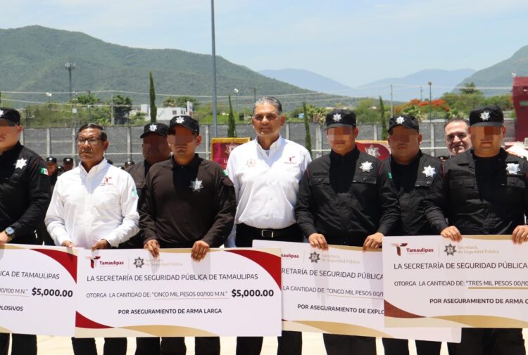 Continúa la entrega de estímulo económico por arma de fuego o explosivos asegurados