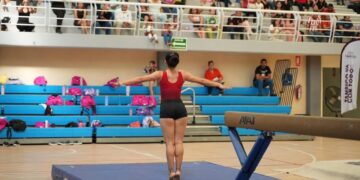 Entrega Gobierno equipo de gimnasia artística a atletas de la Unidad Deportiva Tampico