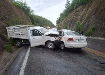 10 personas lesionadas y una más sin vida deja accidente carretero