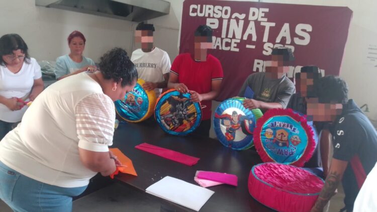Impulsa reinserción social a través de capacitación laboral con taller de piñatas