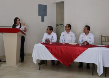 Productores pesqueros reciben orientación sobre programas de apoyo estatal