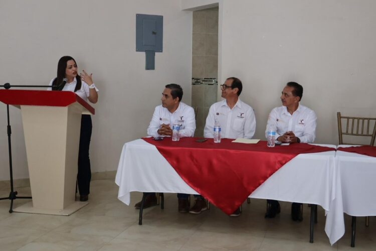 Productores pesqueros reciben orientación sobre programas de apoyo estatal
