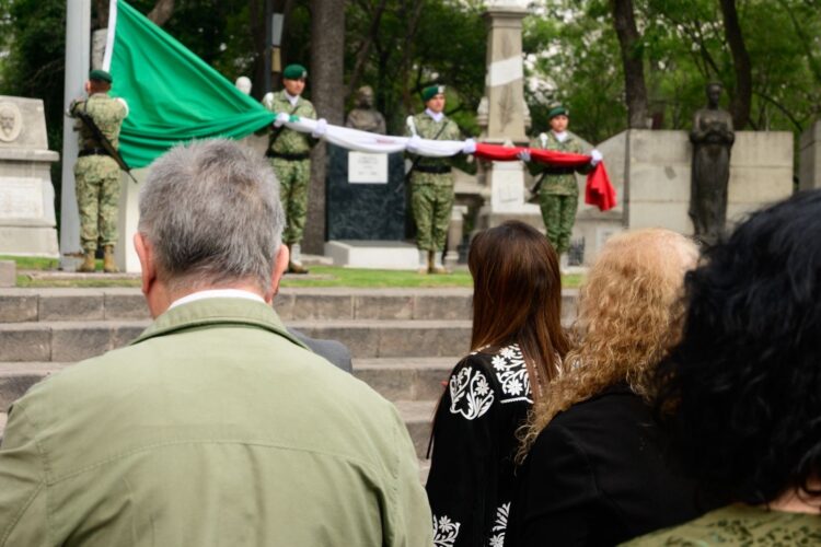 Brindan homenaje a Amalia González Caballero de Castillo Ledón en la Ciudad de México