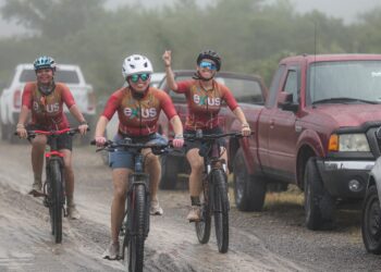 Participa SEDENER en rodada ciclista por el Día Mundial del Viento